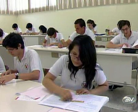 Más de 4 mil estudiantes iniciaron hoy el curso de nivelación del SNNA en Guayaquil