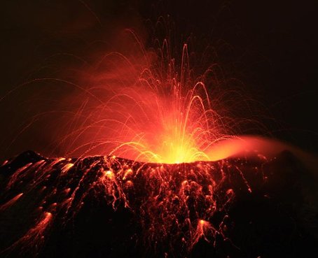 Volcán Tungurahua se calma nuevamente tras moderado proceso eruptivo
