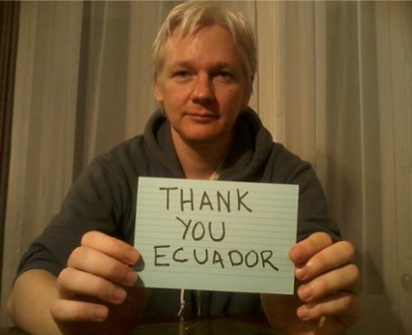 Artistas suizos obtienen fotos de Assange dentro de la embajada