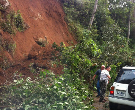 Descartan tsunami y reportan daños tras sismo en Costa Rica