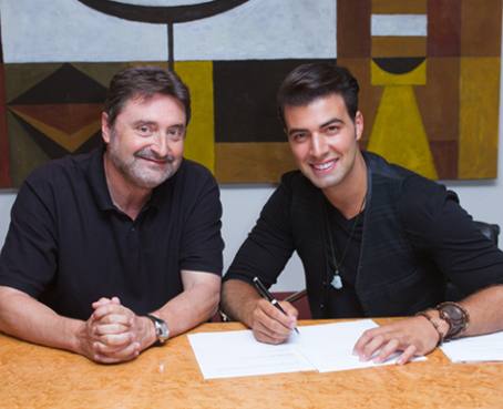 Jencarlos Canela firma con Universal Music para la producción de su nuevo disco