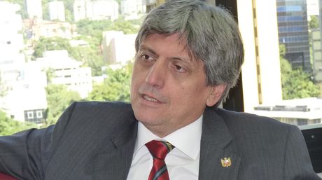 Embajador de Perú en Venezuela renuncia tras ser cuestionado por el Congreso