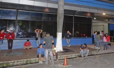Sismo de magnitud 7,4 sacude El Salvador