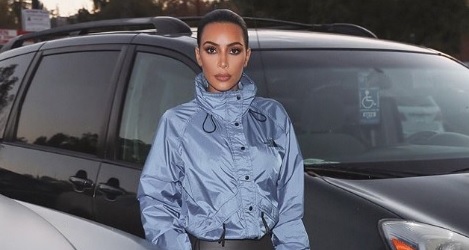 Por qué Kim Kardashian no sonríe en las fotos