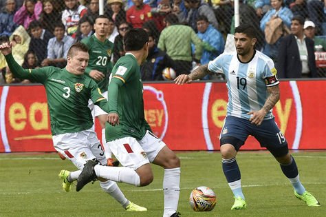 Argentina sin Messi cae en la altura de La Paz