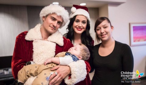 Katy Perry y Orlando Bloom se visten de Mamá Noel y Papá Noel