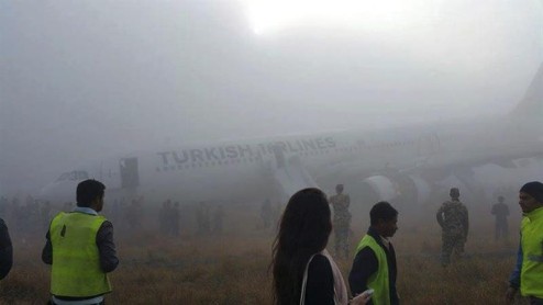 Cuatro heridos al salirse un avión de la pista en Katmandú