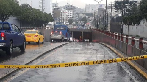 Granizada y lluvia torrencial sorprenden a Quito