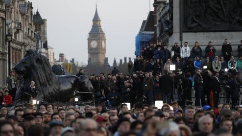 Multitud participó en una vigilia por las víctimas del atentado en Londres