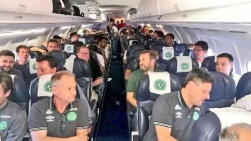 Las últimas fotos del plantel de Chapecoense en el avión que se estrelló en Colombia
