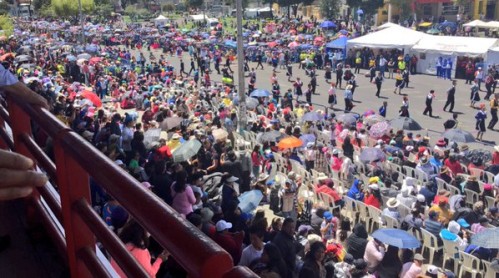 Quito se vistió de colores y desfiles en sus fiestas de fundación
