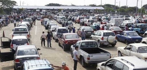 Matriculación vehicular amaneció con largas filas en Guayaquil