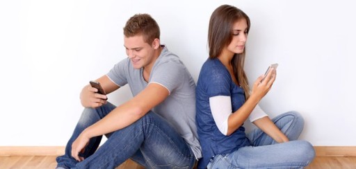 25% de las parejas se envían mensajes de texto estando en la misma casa