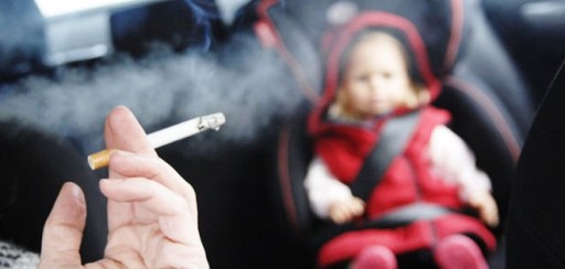 Expertos insisten en prohibir el tabaco en coches con niños