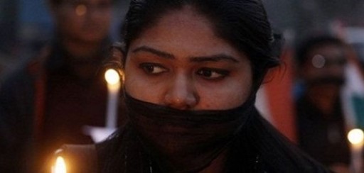 Condenan a muerte a 3 hombres por violar y matar a joven india