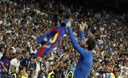 Hincha del Real Madrid celebró el gol de Lionel Messi en el clásico