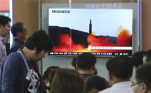 Corea del Norte lanza misil balístico de medio alcance y desafía protocolos