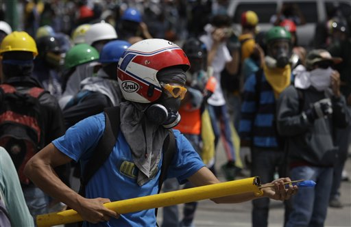 Fiscalía venezolana ordena investigar los juicios militares a civiles