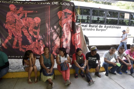 Padres de 43 estudiantes desaparecidos en México inician ayuno de 43 horas