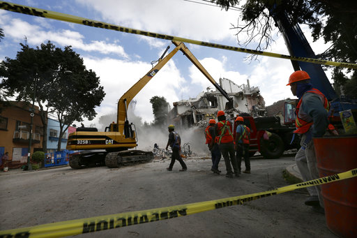 México soporta lenta recuperación tras un mes del devastador terremoto de 7,1