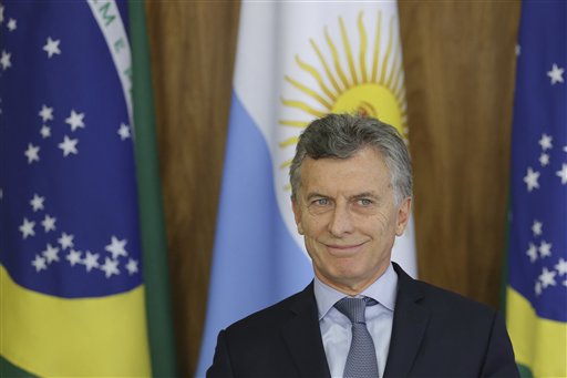 Mauricio Macri dio marcha atrás a ajustes para jubilados y el correo argentino