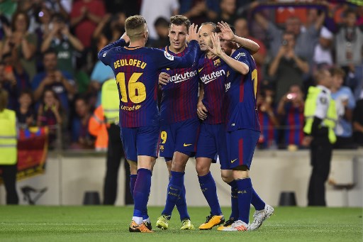 El FC Barcelona vence 2-0 al Málaga para seguir puntero