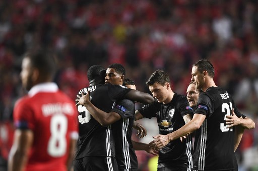 Manchester United gana al Benfica con Antonio Valencia de titular