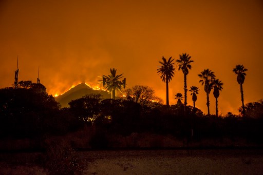 En California se mantiene el incendio en el condado de Ventura