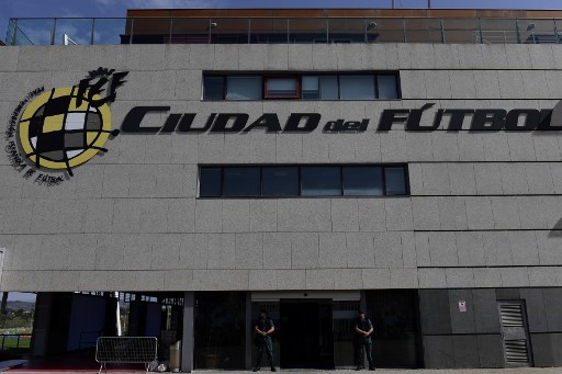 Federación española de fútbol aplaza asamblea general tras detención de su presidente