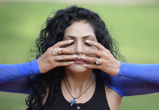 Clases al aire libre se desarrollan para celebrar el Día Mundial del Yoga