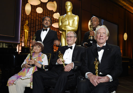 Hollywood olvida el escándalo en 1ra gran noche de los Oscar