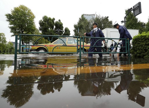 El tifón Lan deja cinco muertos a su paso por Japón