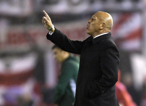 Técnico del Wilstermann renuncia tras eliminación ante River Plate