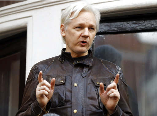 Julian Assange, el tema mudo de la visita de Pence