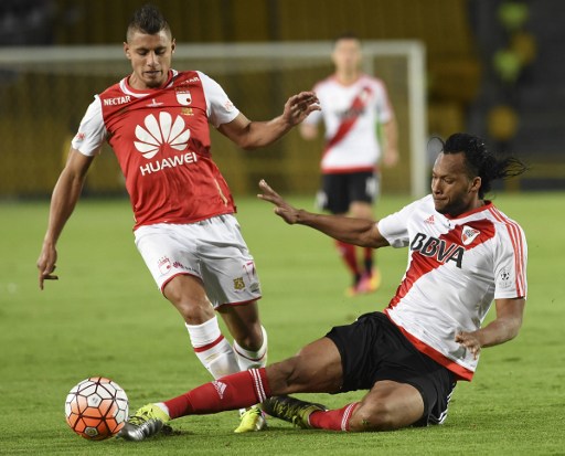 River Plate golea 4-1 a Banfield con Arturo Mina como titular
