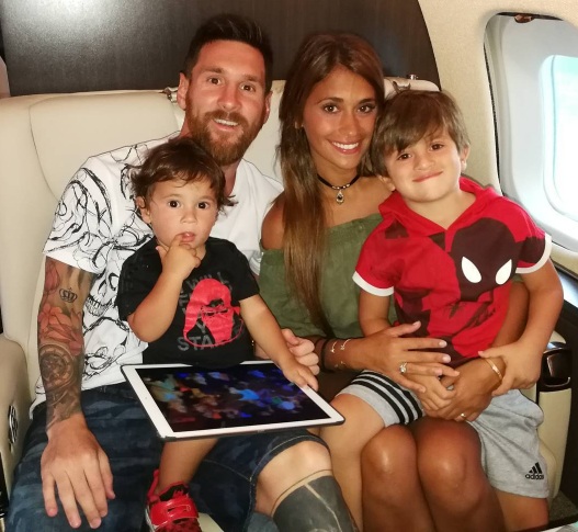 La foto más atrevida que hemos visto de Messi y Antonela