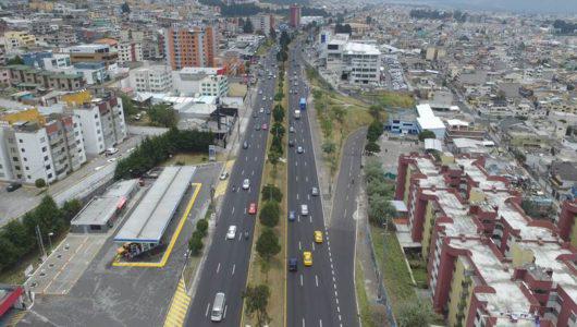 Quito: un hombre murió atropellado por un camión, en la avenida Occidental