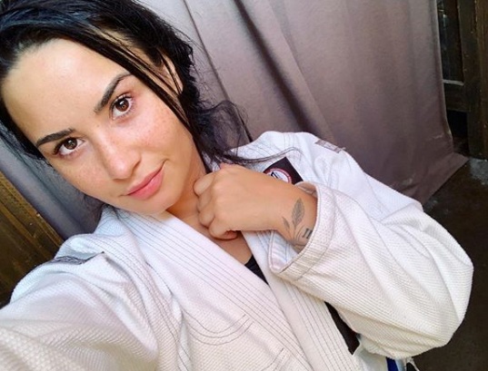 Hermana de Demi Lovato responde a críticas por el aspecto de la cantante