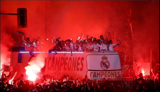 Festejos por el título del Real Madrid continuaron en Cibeles