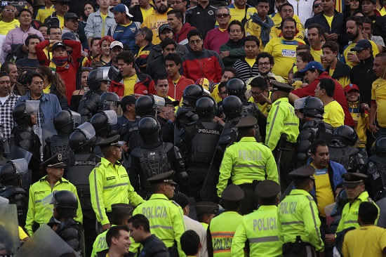 FIFA sanciona a Ecuador por incidentes en el estadio Olímpico Atahualpa