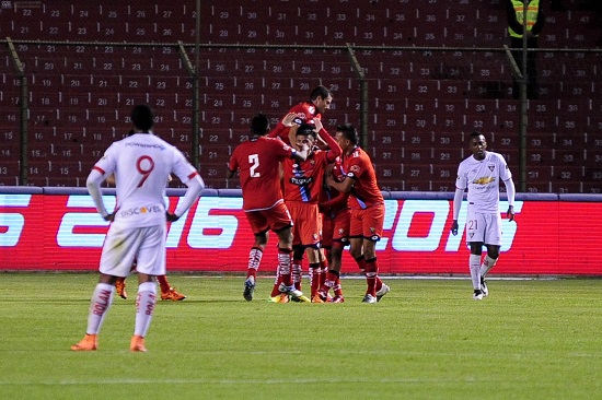 El Nacional mantiene en el sótano a Liga de Quito
