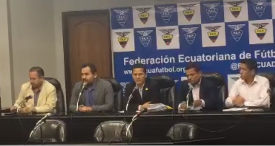 Agremiación de árbitros del Ecuador levanta huelga tras acuerdo con FEF