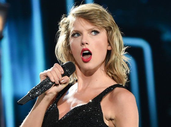 Taylor Swift rompe en llanto en juicio por agresión sexual