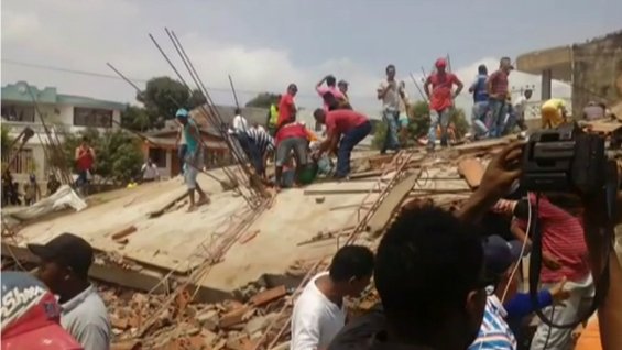 Colapso de edificio en Cartagena deja 3 muertos y 30 siguen atrapados