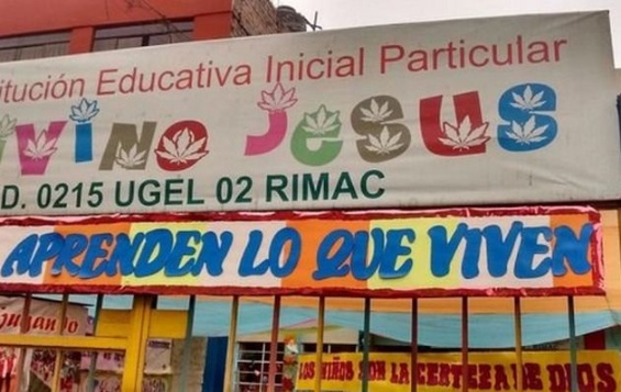 Colegio peruano usa hojas de marihuana en el diseño de su letrero