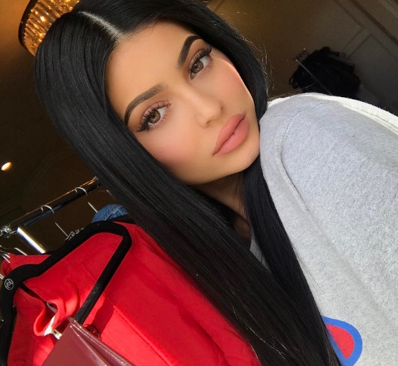 Kylie Jenner retoca su foto para lucir una minicintura