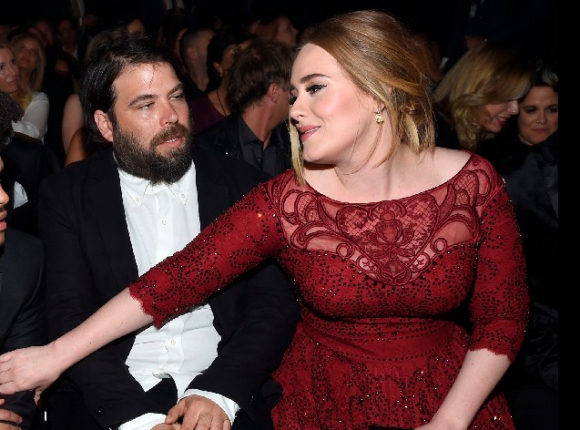 Adele oficializa su divorcio de Simon Konecki
