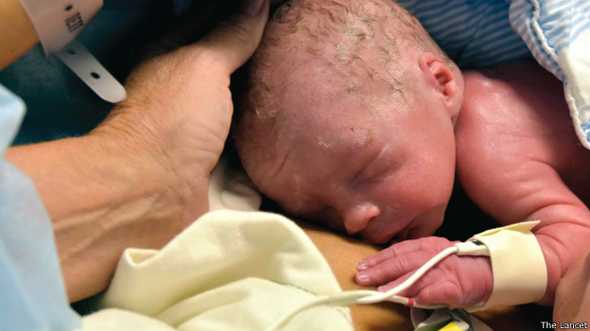 Nace el primer bebé de una mujer con útero trasplantado