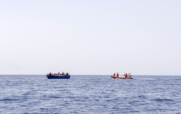 Hallan 11 migrantes muertos en una embarcación en el Mediterráneo