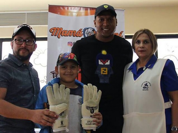 Máximo Banguera hizo una donación de dinero en beneficio de niños
